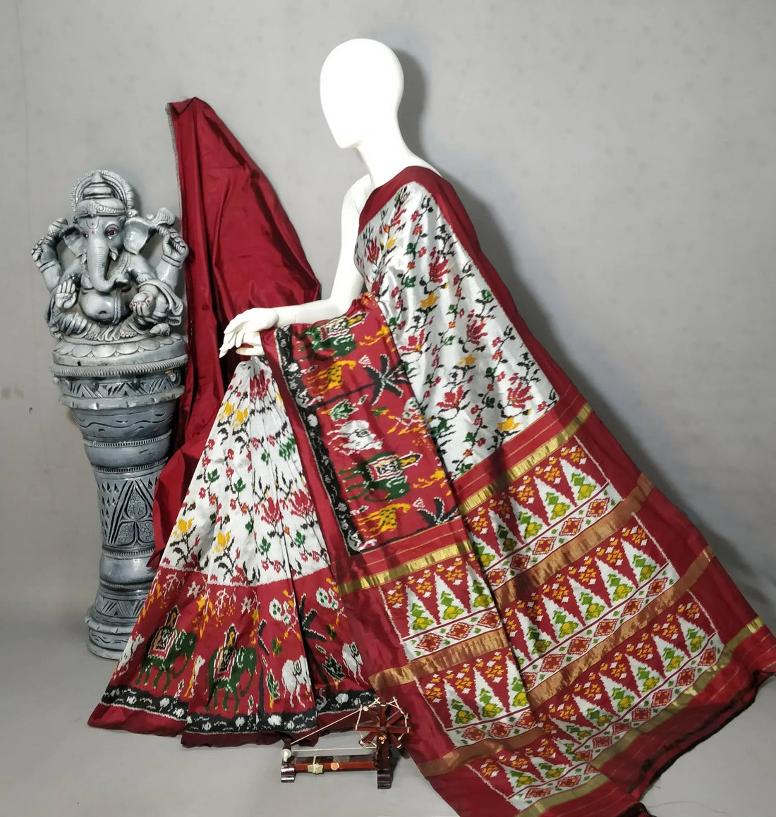 Pochampally Ikat Silk Patola Gray Red Sari - pochampallysarees.com