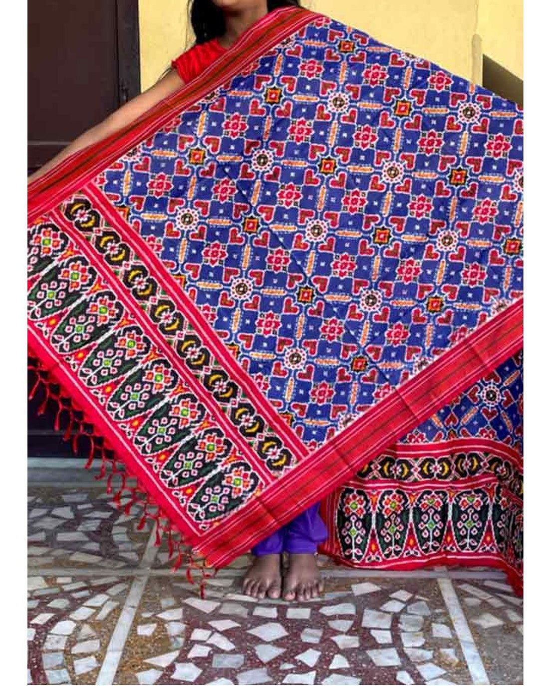 POCHAMPALLY IKAT SILK PATOLA NAVY BLUE WITH RED COLOR DUPTTA - pochampallysarees.com