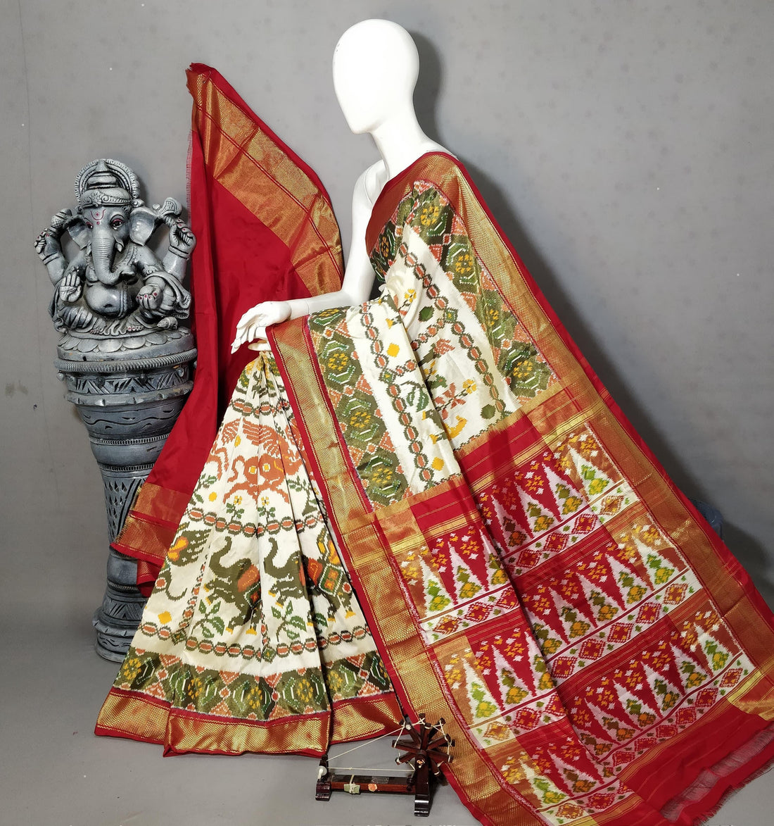Pochampally Ikat Silk Patola White Red Sari - pochampallysarees.com