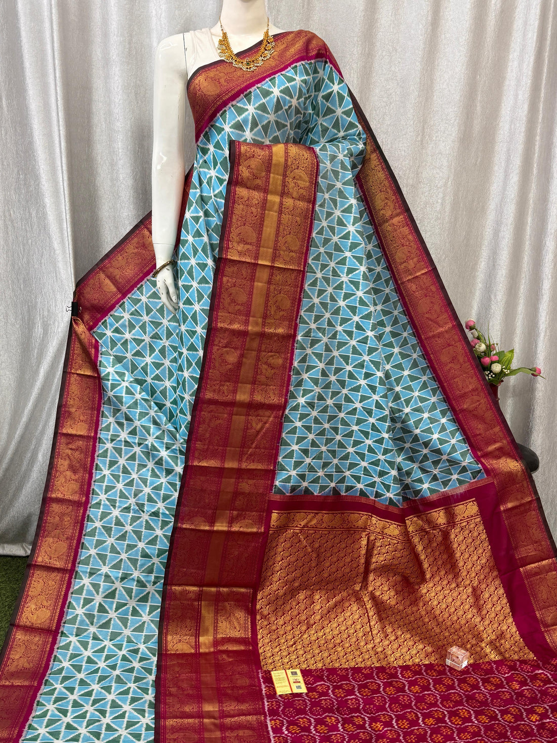Pochampally Ikkat Kanchi Border REd Blue Sari - pochampallysarees.com