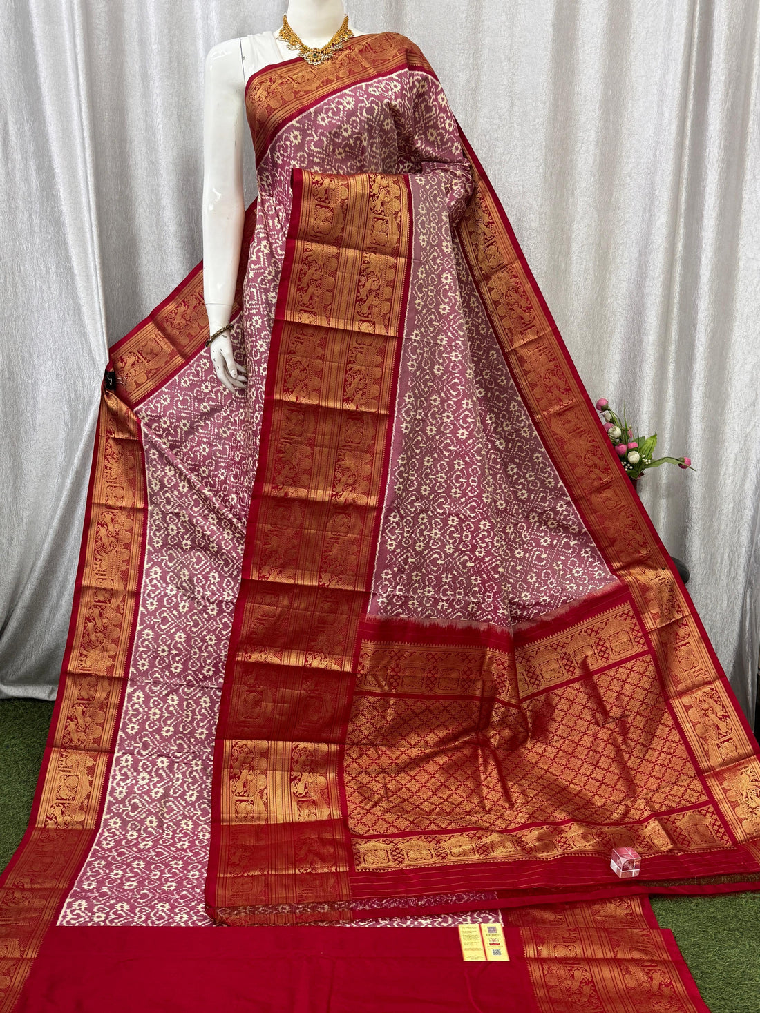 Pochampally Ikkat Kanchi Border Red Light Pink Sari - pochampallysarees.com