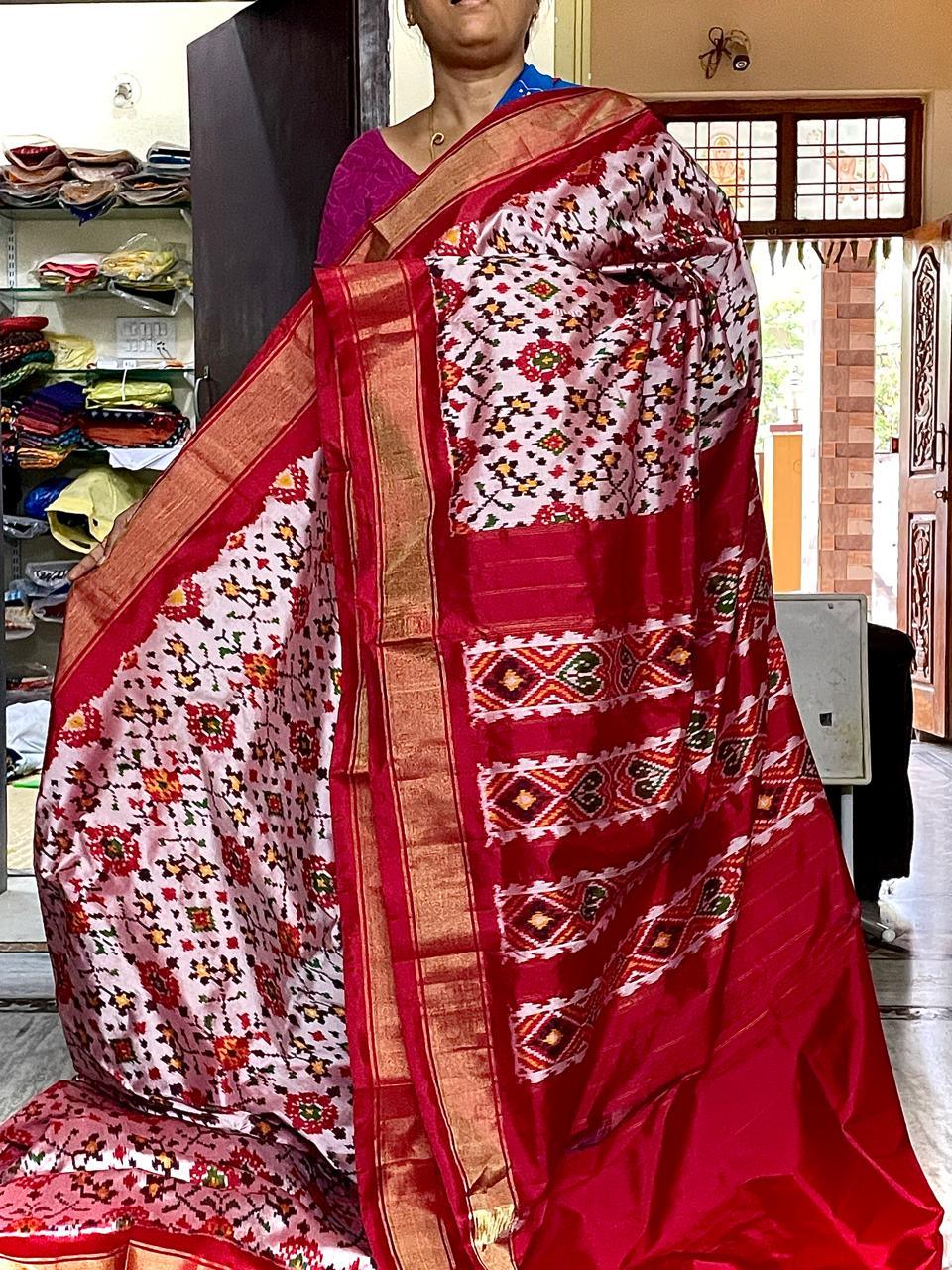 Pochampally Ikkat Patola Silk Mixed White Body With Border And Pallu Red Sari - pochampallysarees.com