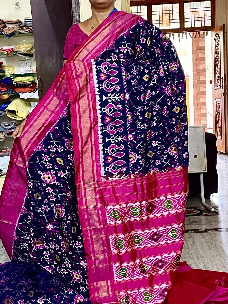 Pochampally Ikkat Patola Silk Navyblue Body With Border And Pallu Pink Sari - pochampallysarees.com