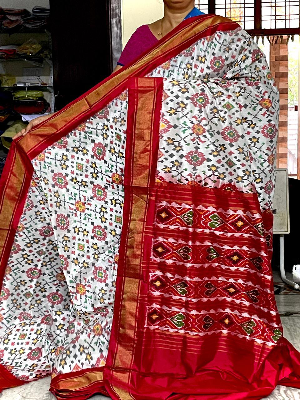 Pochampally Ikkat Patola Silk White Body With Border And Pallu Red Sari - pochampallysarees.com