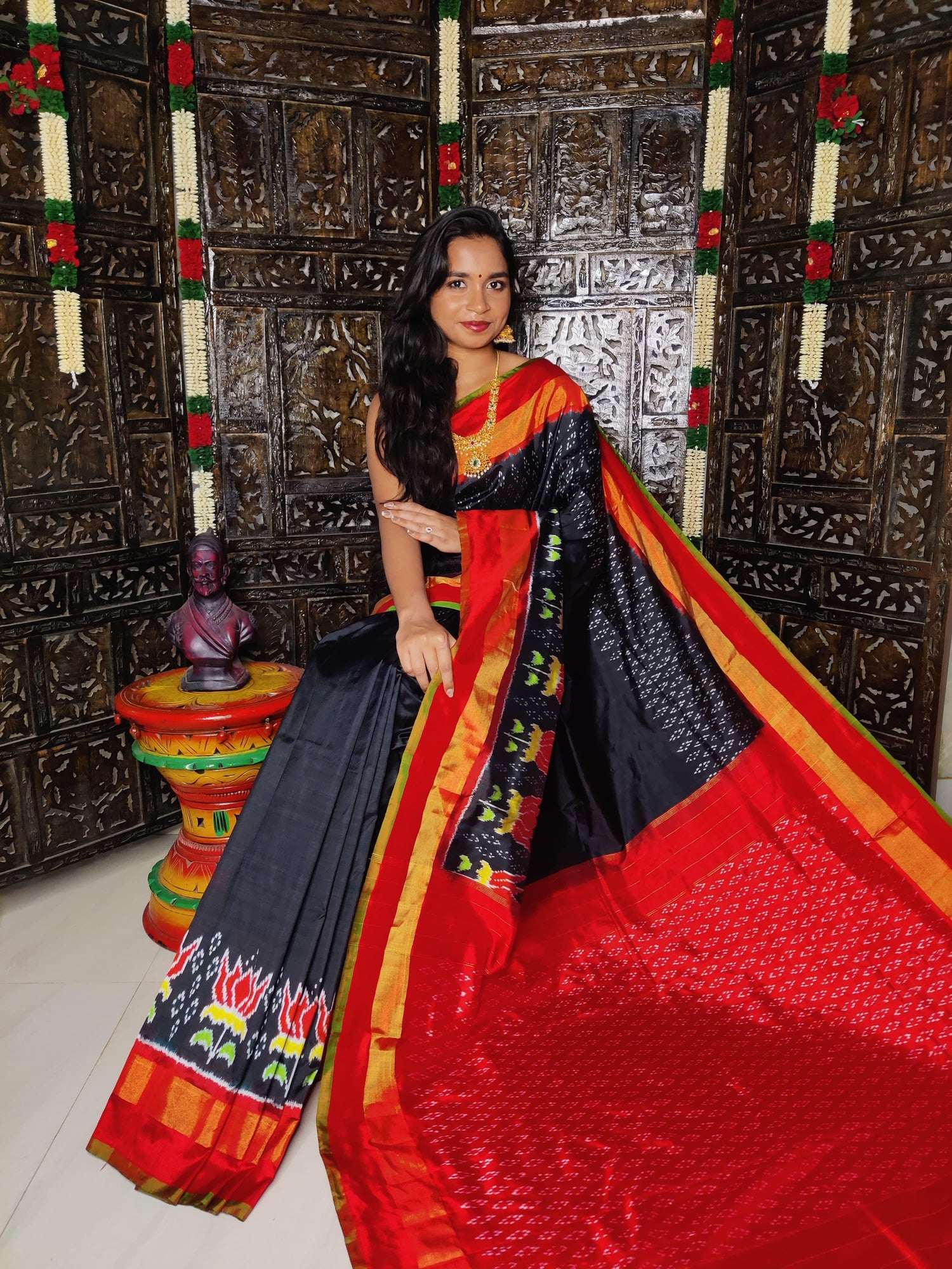 Pochampally Ikkat Silk Black Red Saree - pochampallysarees.com