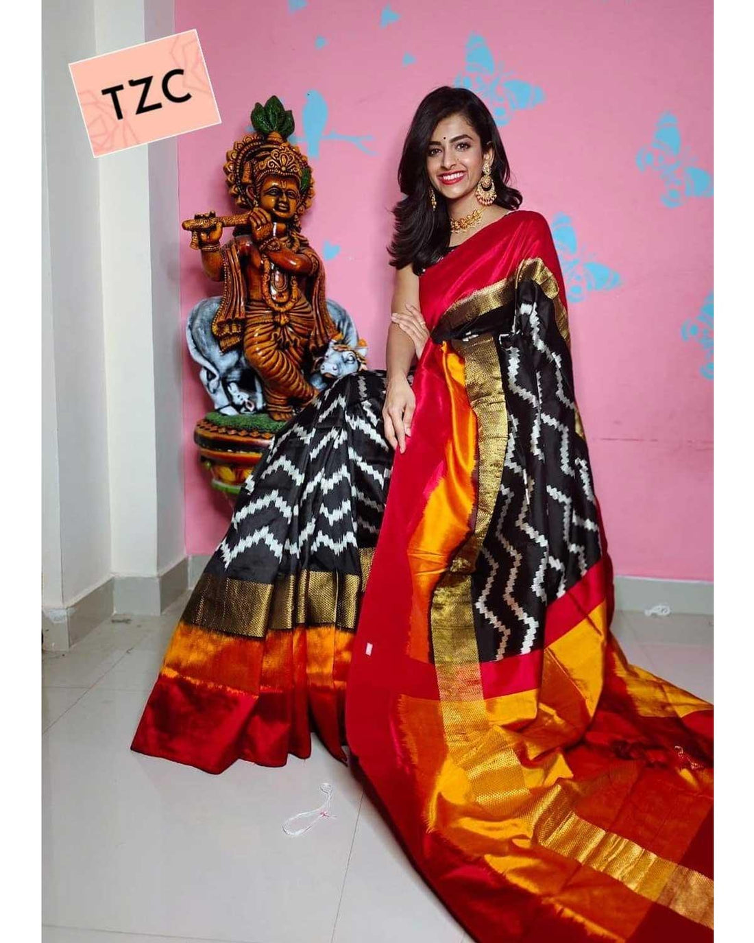 POCHAMPALLY IKKAT SILK BLACK WITH RED COLOR SAREE - pochampallysarees.com