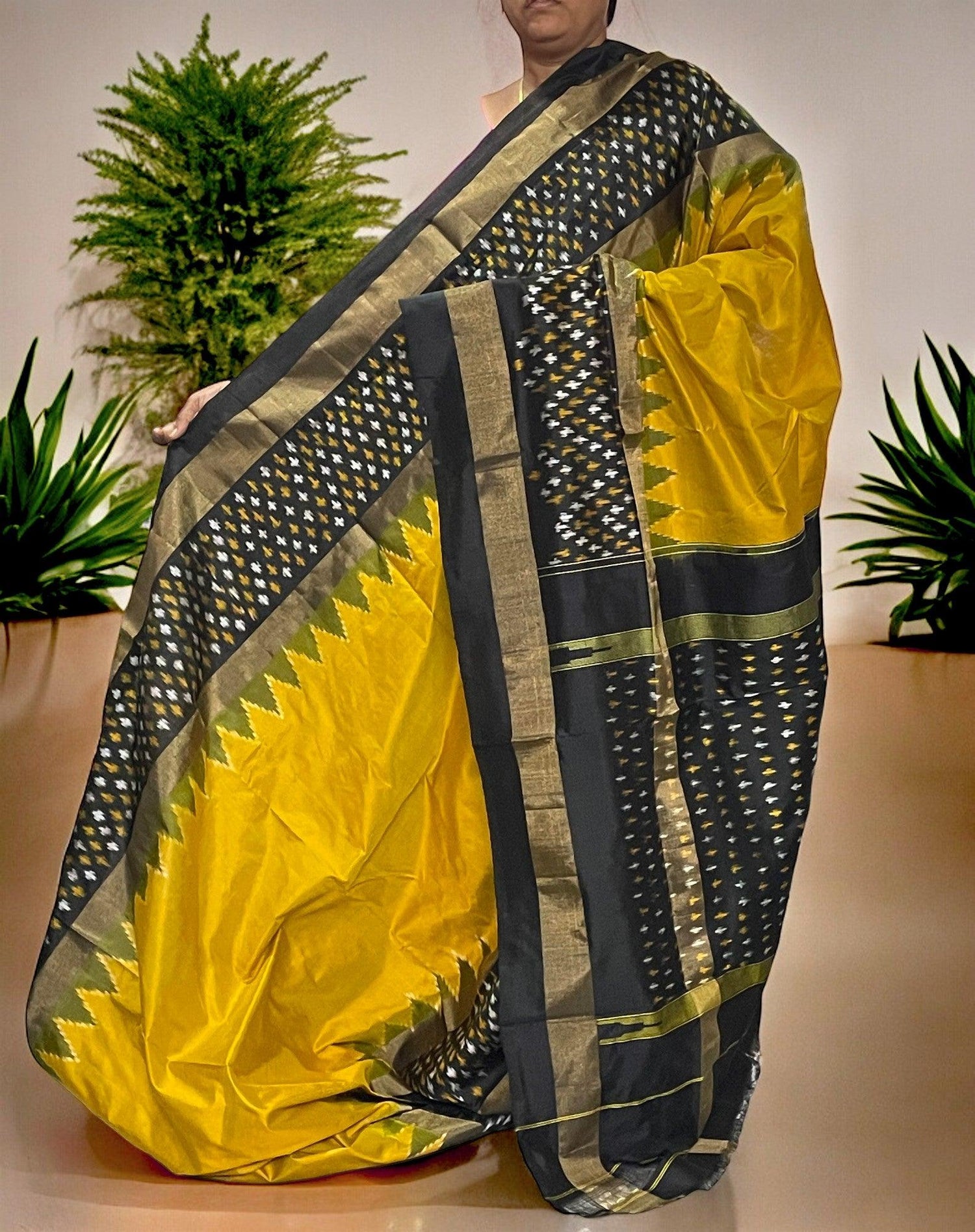 Pochampally Ikkat Silk Body Yellow Pallu, Blouse Black - pochampallysarees.com