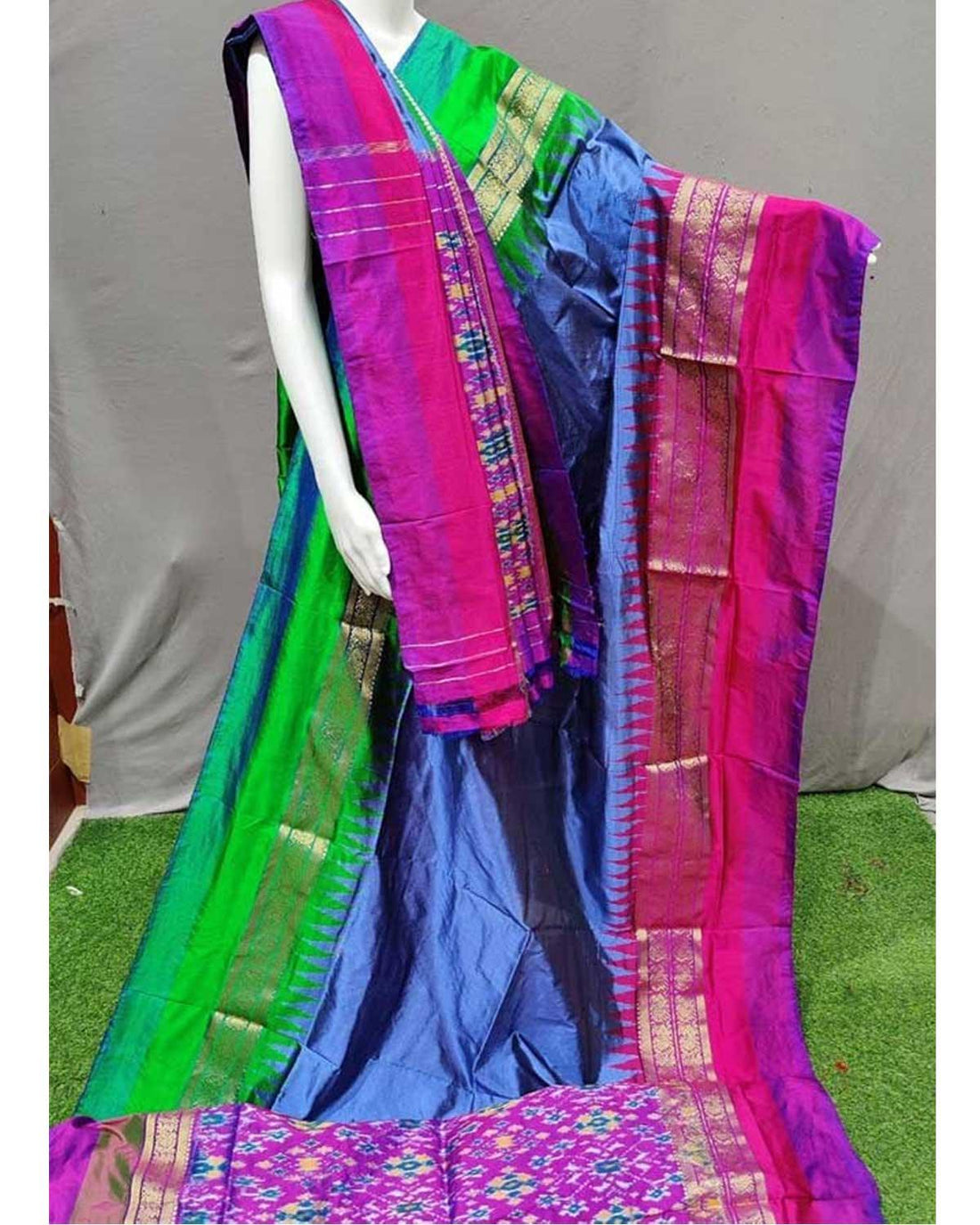 POCHAMPALLY IKKAT SILK LIGHT BLUE COLOR SAREE - pochampallysarees.com