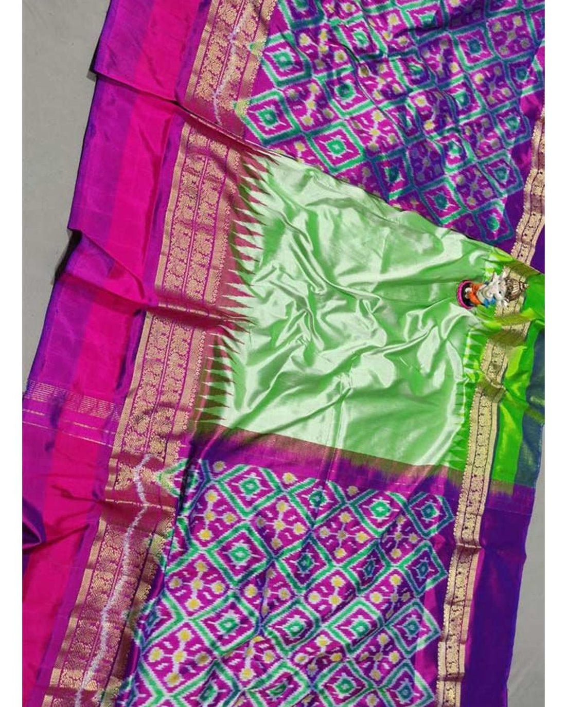 POCHAMPALLY IKKAT SILK MEHENDI GREEN WITH PURPLE COLOR SAREE - pochampallysarees.com