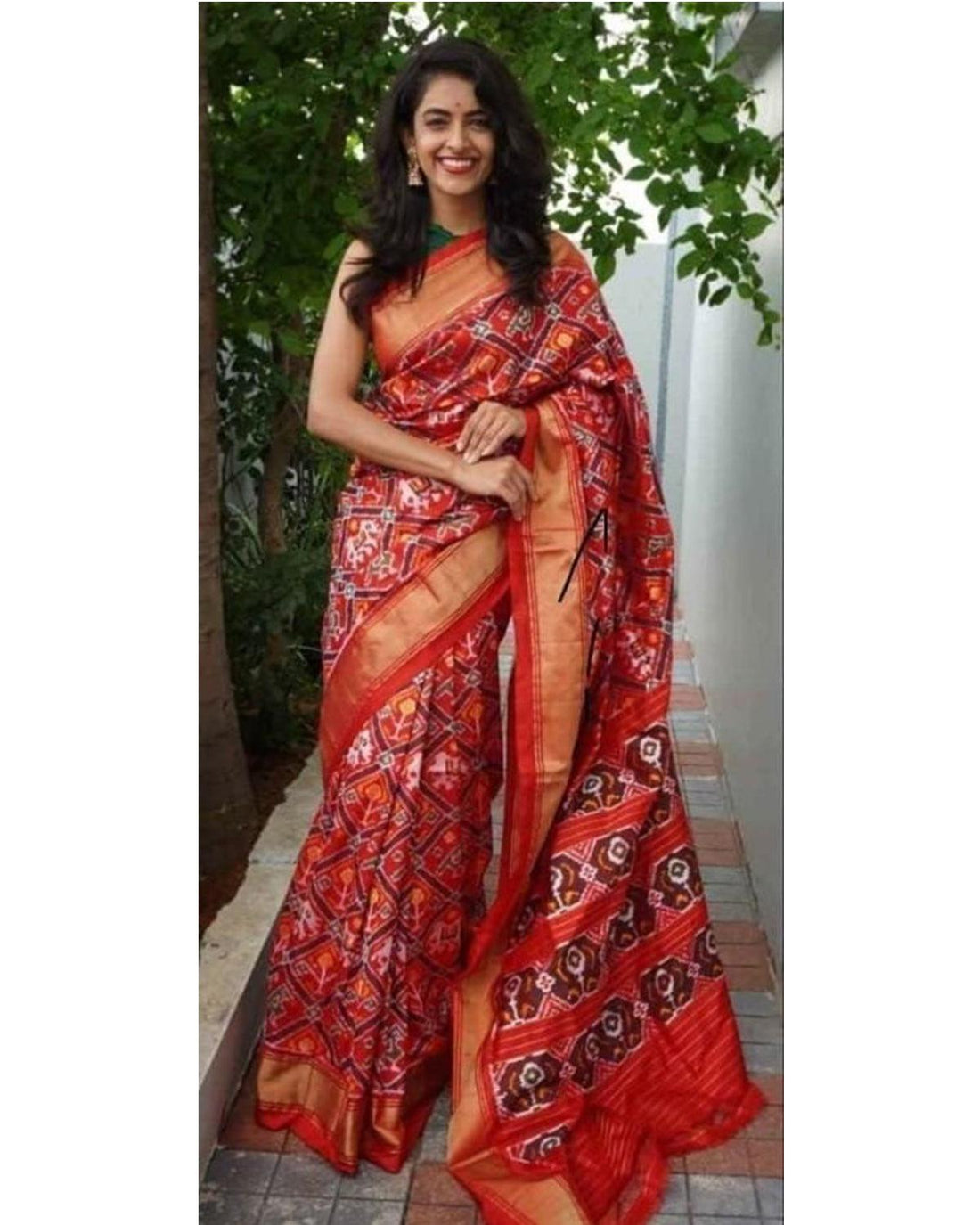 POCHAMPALLY IKKAT SILK SAREE RED COLOR - pochampallysarees.com