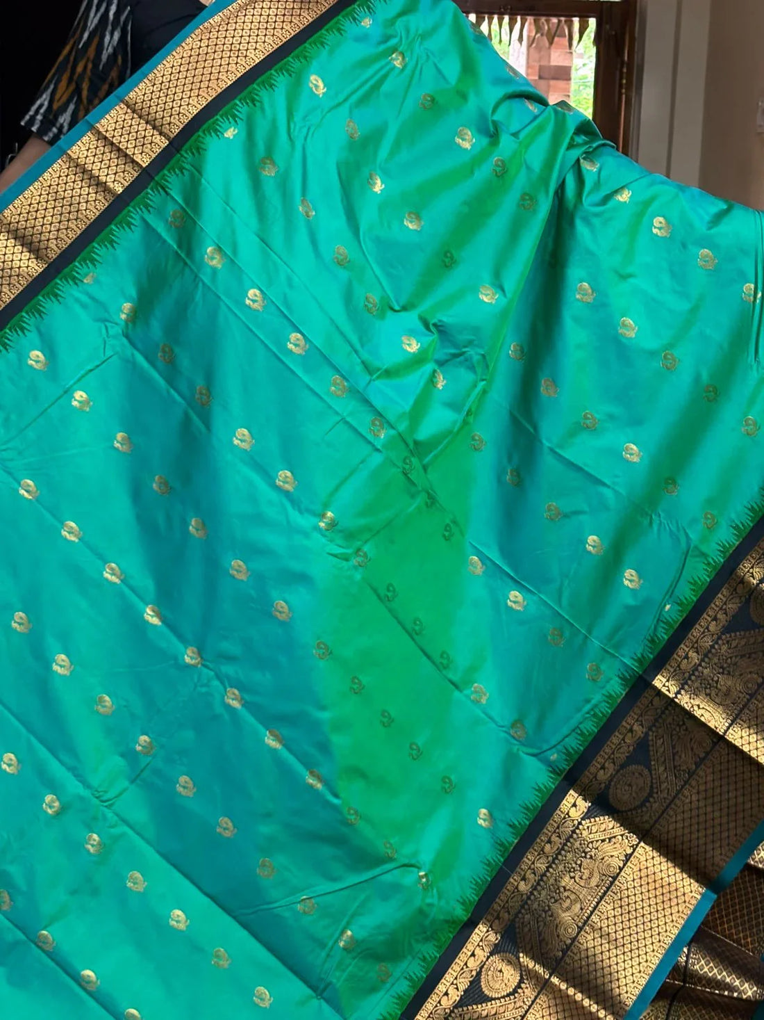 Pure Gadwal Silk Saree Green Black - pochampallysarees.com
