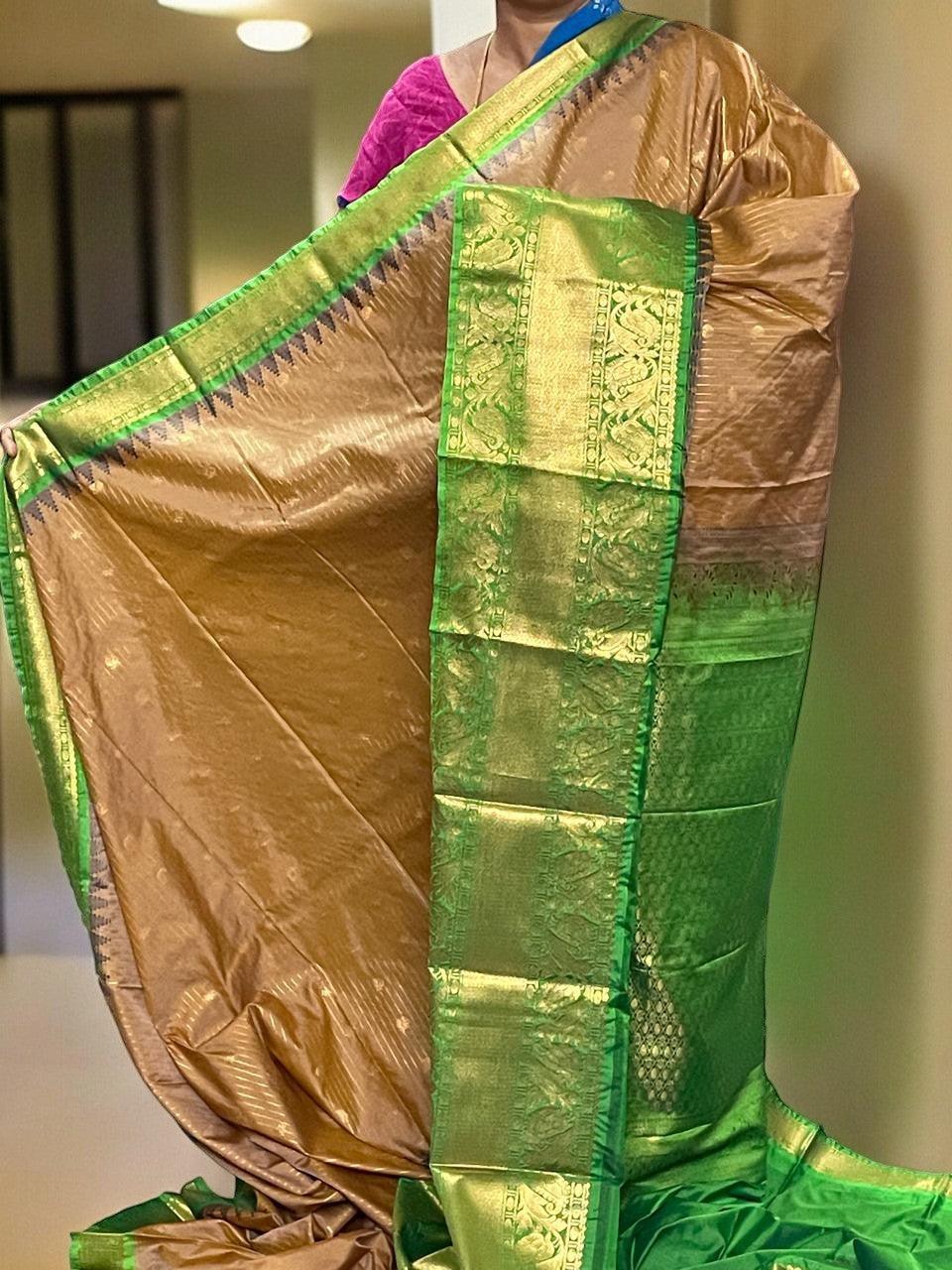 Pure Gadwal Silk Saree Woven Brown Body With Green Border - pochampallysarees.com