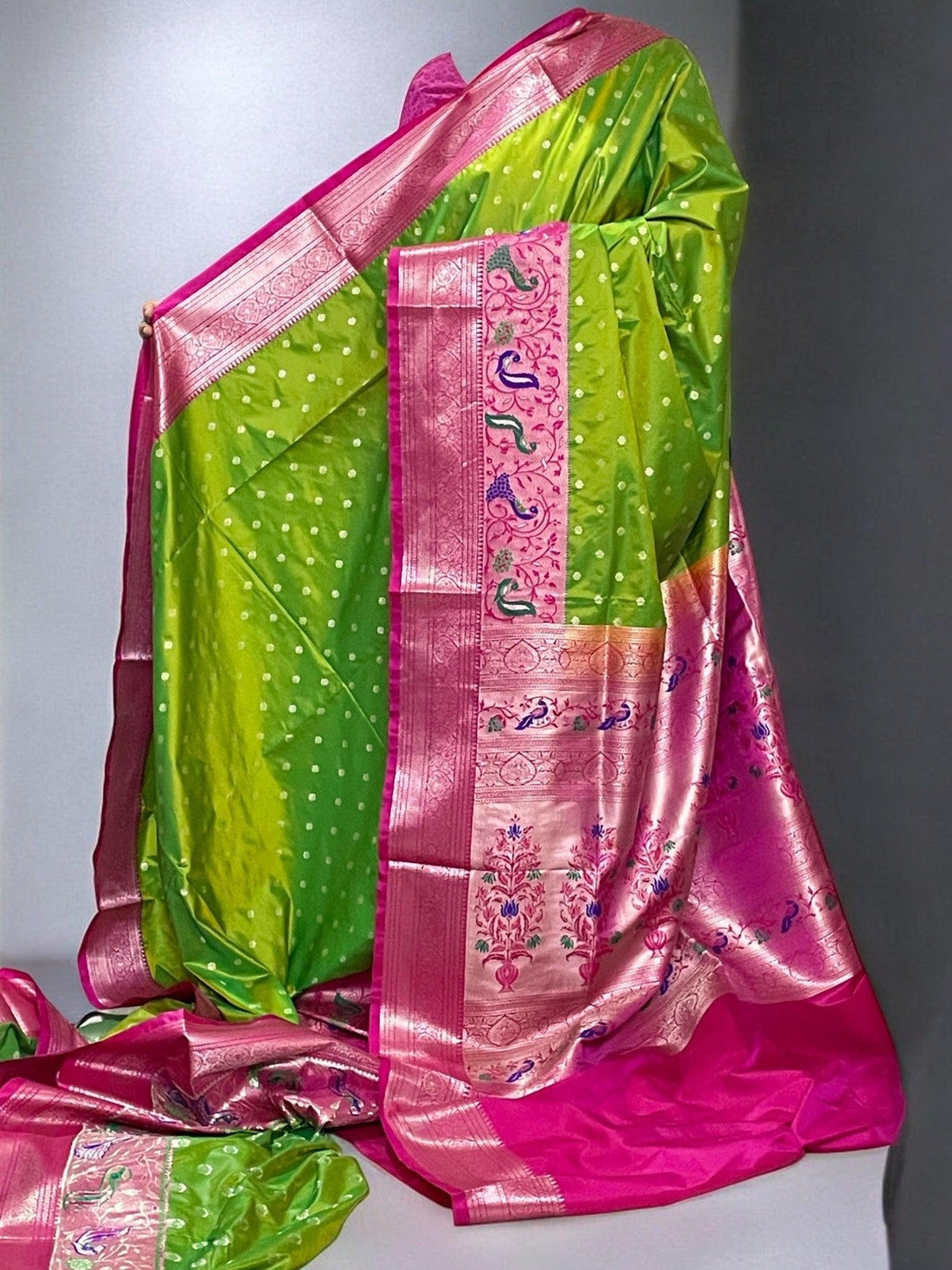 Pure Gadwal Silk Saree Woven Green Body With Pink Border - pochampallysarees.com