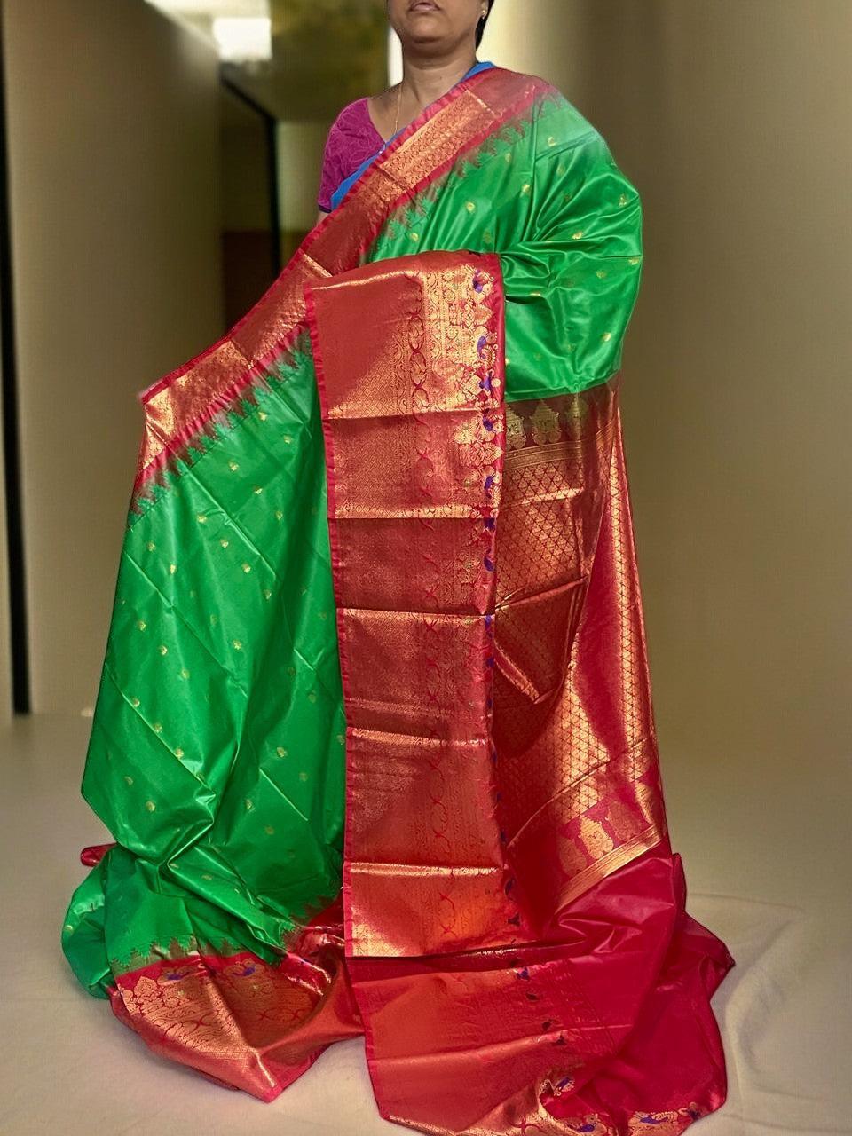 Pure Gadwal Silk Saree Woven Green Body With Red Border - pochampallysarees.com