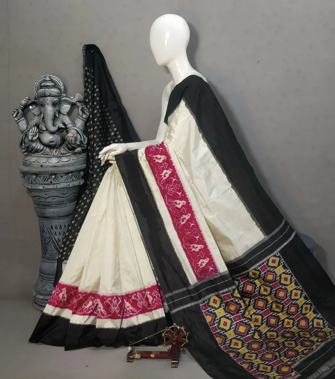 Pure Pochampally Ikat Silk Body Color Black Border Red Sari - pochampallysarees.com