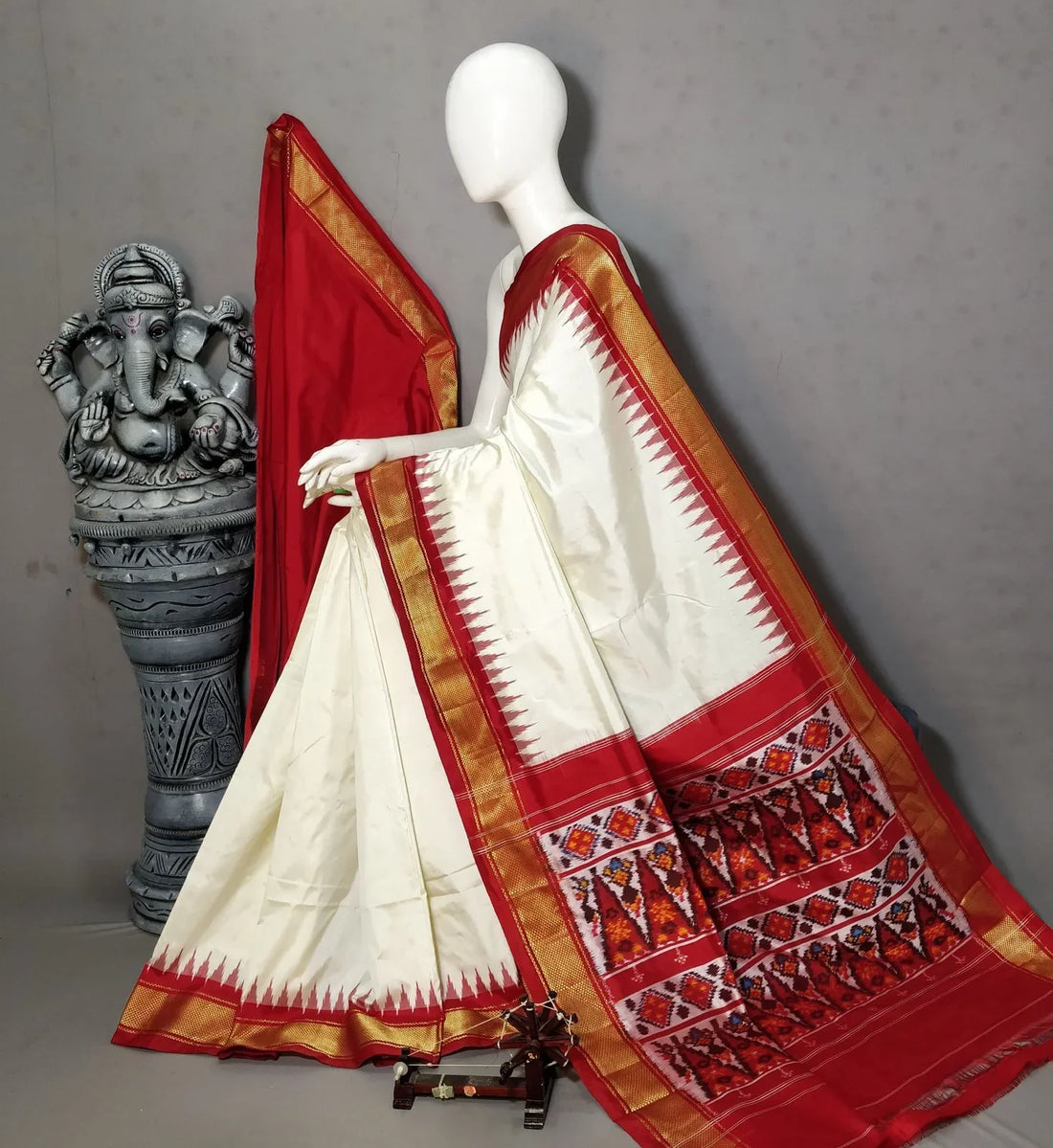 Pure Pochampally Ikat Silk Body Cream Border Red Sari - pochampallysarees.com