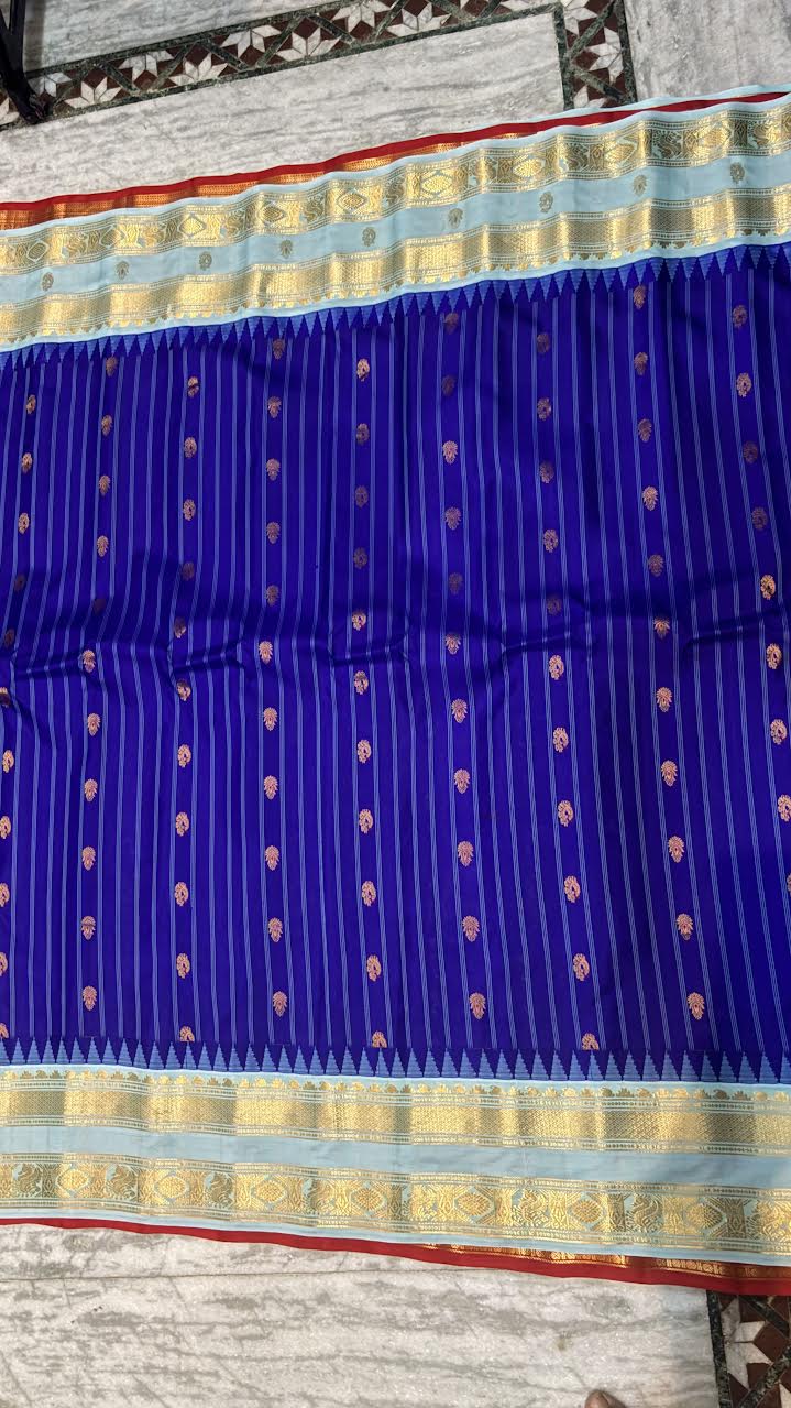 Elegant Royal Blue Gadwal Silk Saree with Sea Green Border - pochampallysarees.com