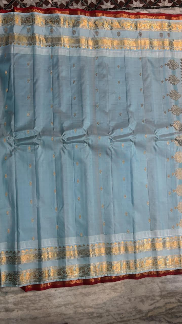 Elegant Royal Blue Gadwal Silk Saree with Sea Green Border - pochampallysarees.com