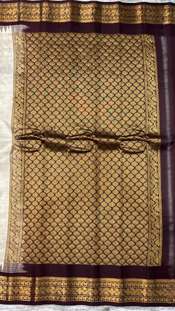 Pure Gadwal Silk Saree in Cream with Chocolate Brown Pallu &amp; Blouse - pochampallysarees.com