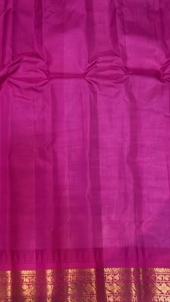 Cream Pure Gadwal Silk Saree with Contrast Pink Zari Border &amp; Pallu - pochampallysarees.com