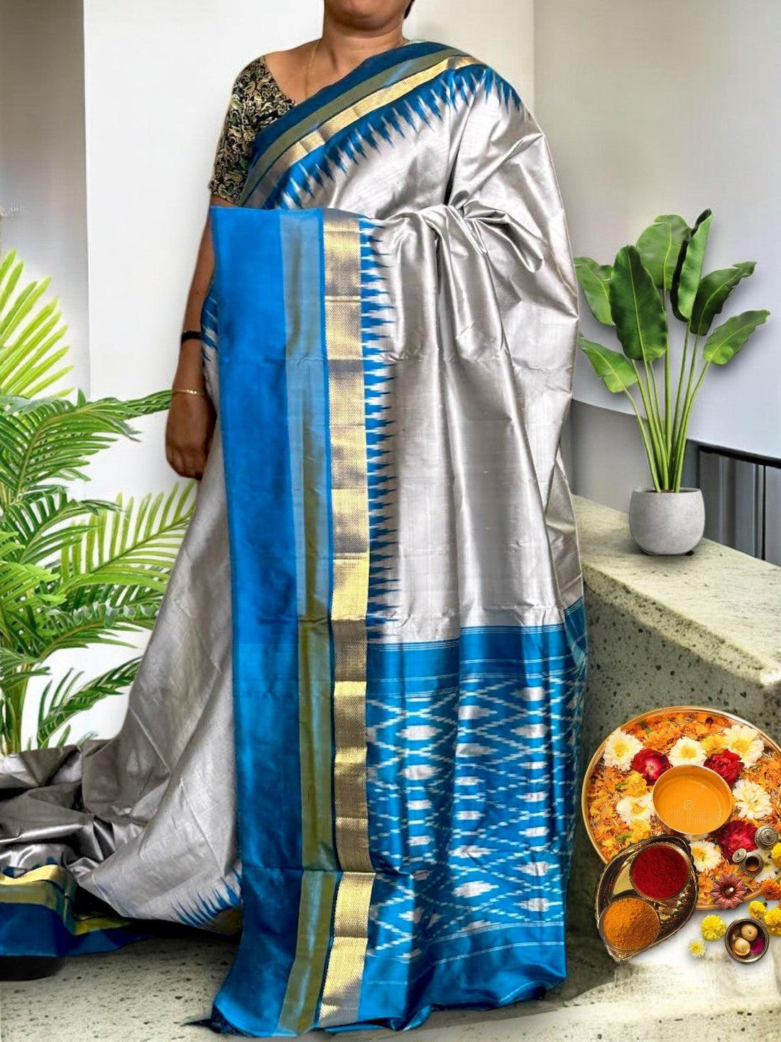 Semi Pochampally Ikkat Silk Slver Gray Blue Sari - pochampallysarees.com