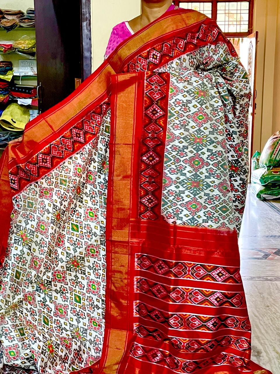 White Pochampally Ikat Silk Saree - pochampallysarees.com